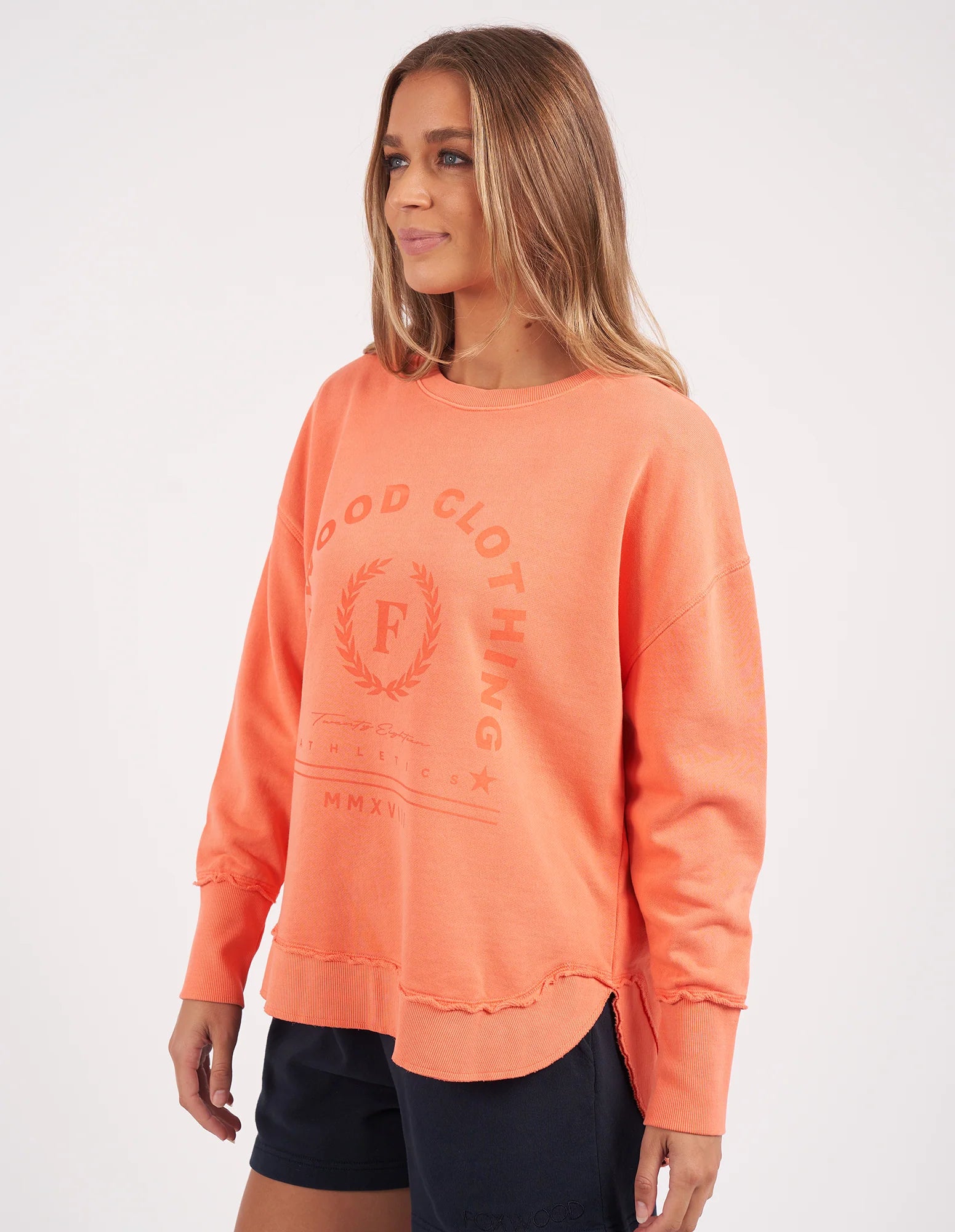 FOXWOOD MEDALLION CREW - PEACH - THE VOGUE STORE