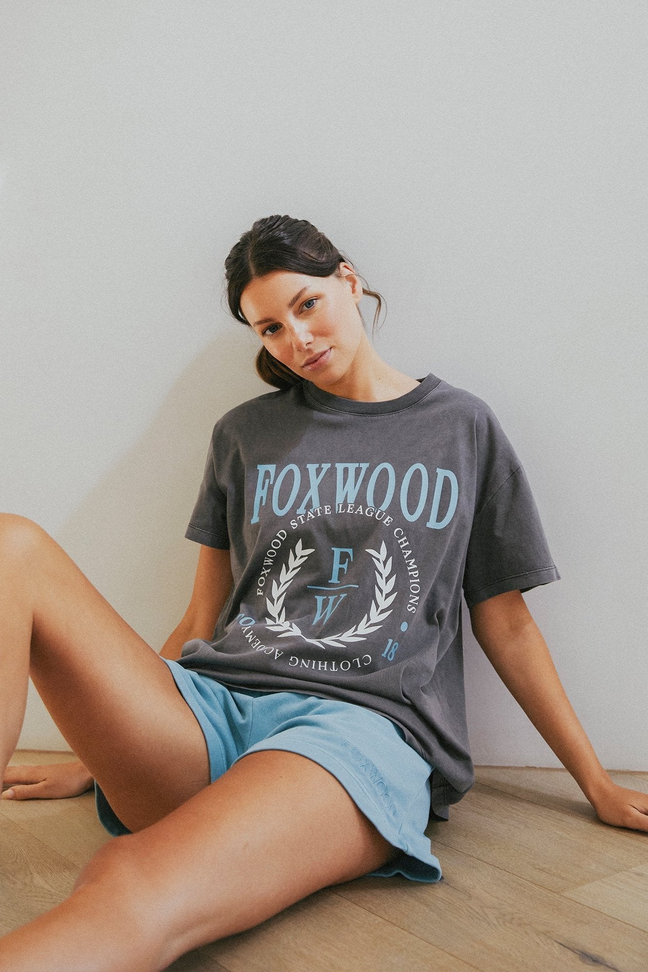 FOXWOOD STATE LEAGUE TEE - IRON - THE VOGUE STORE