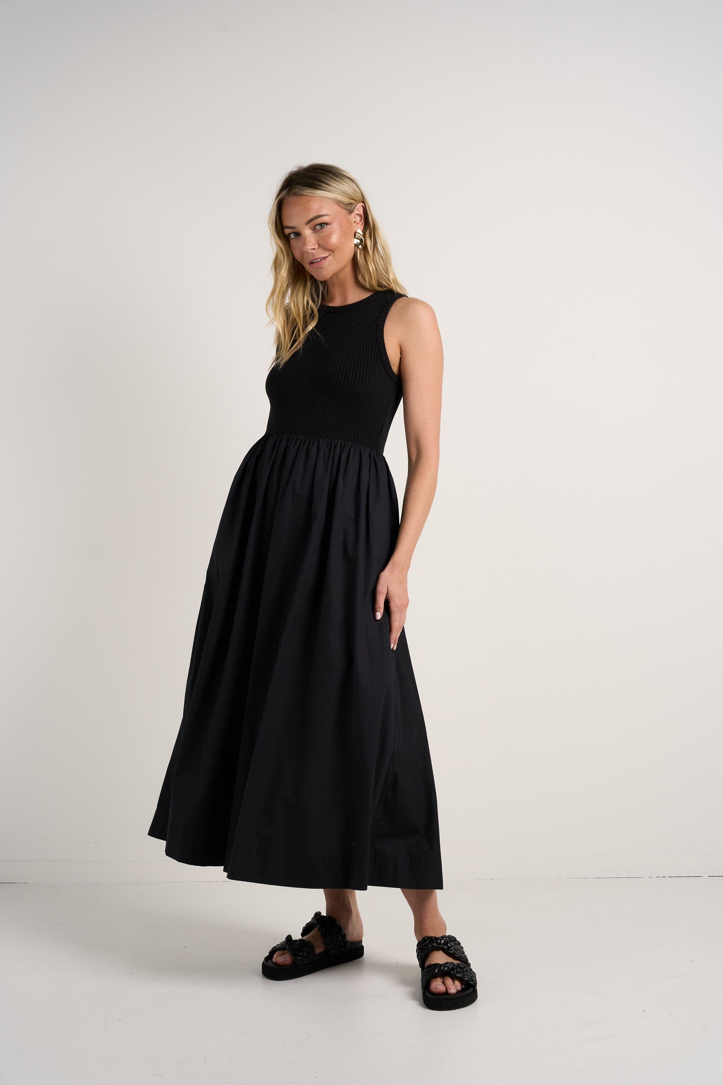 RE:UNION INDISPENSABLE CREW NECK CONTRAST MIDI DRESS - BLACK - THE VOGUE STORE