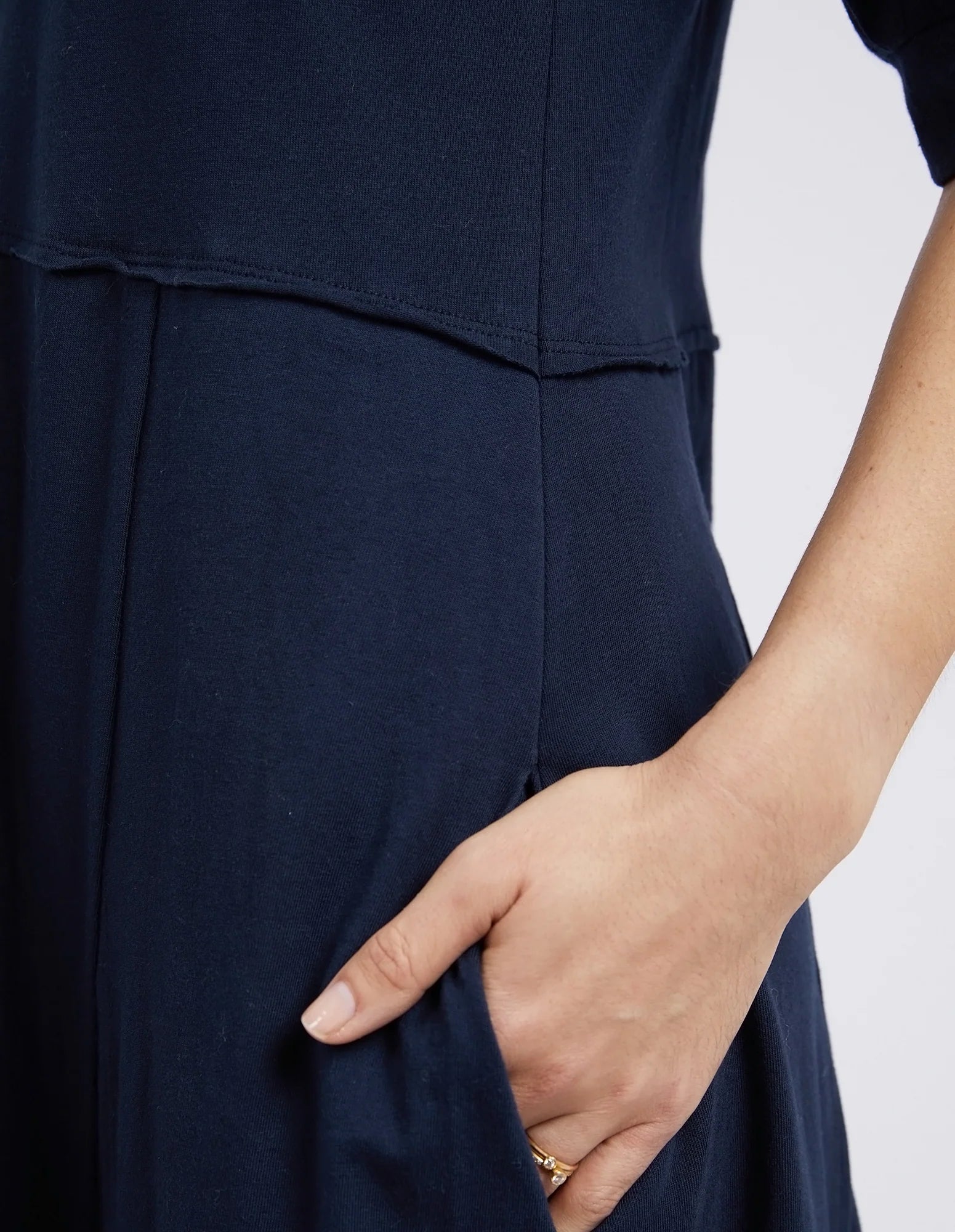 ELM YORK MIDI DRESS - NAVY - THE VOGUE STORE