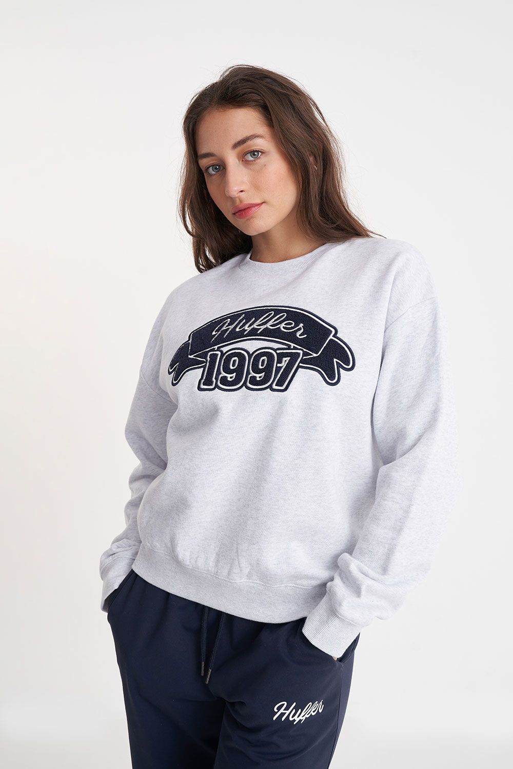 HUFFER WMNS RELAX CREW 350/BANNER - SILVER MARLE - THE VOGUE STORE