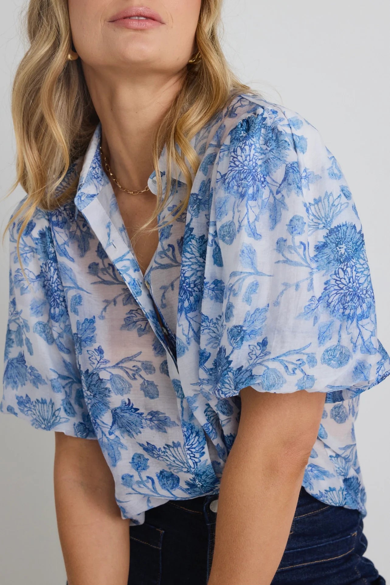 IVY + JACK HARMONY BLUE FLORAL BUBBLE SLEEVE SHIRT - THE VOGUE STORE