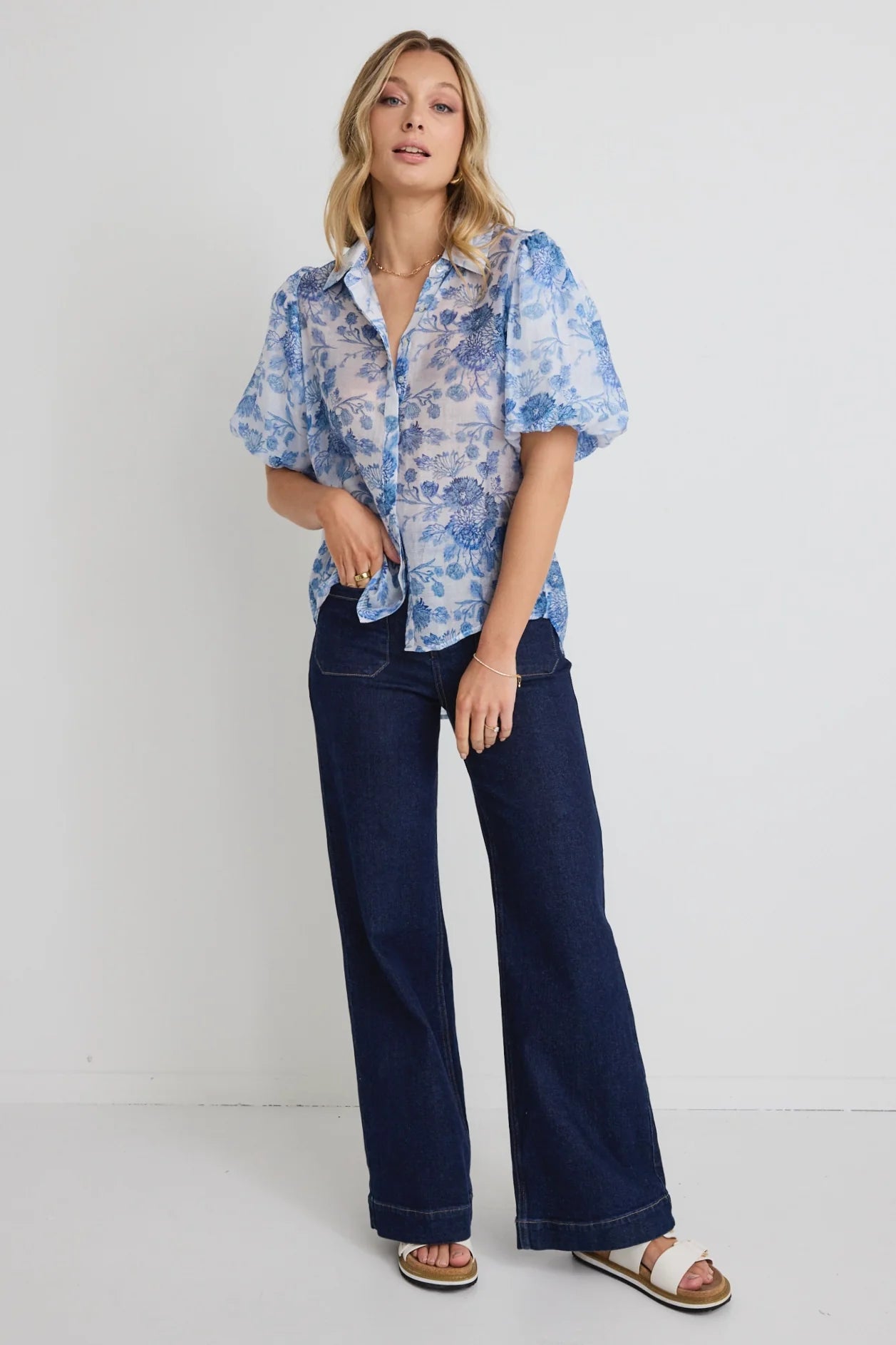 IVY + JACK HARMONY BLUE FLORAL BUBBLE SLEEVE SHIRT - THE VOGUE STORE