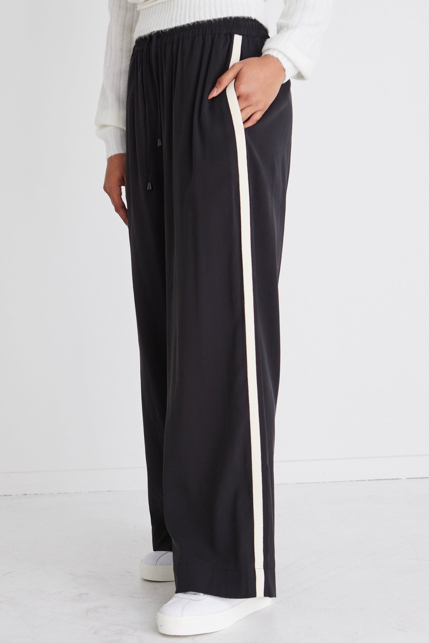 STORIES TO BE TOLD TOWNIE WIDE LEG PANT - BLACK - THE VOGUE STORE