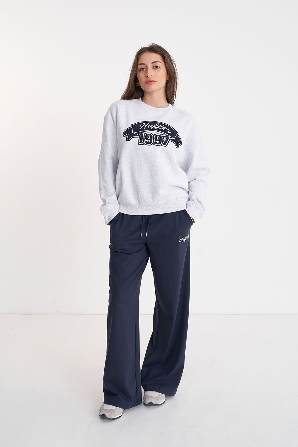 HUFFER WMNS RELAX CREW 350/BANNER - SILVER MARLE - THE VOGUE STORE