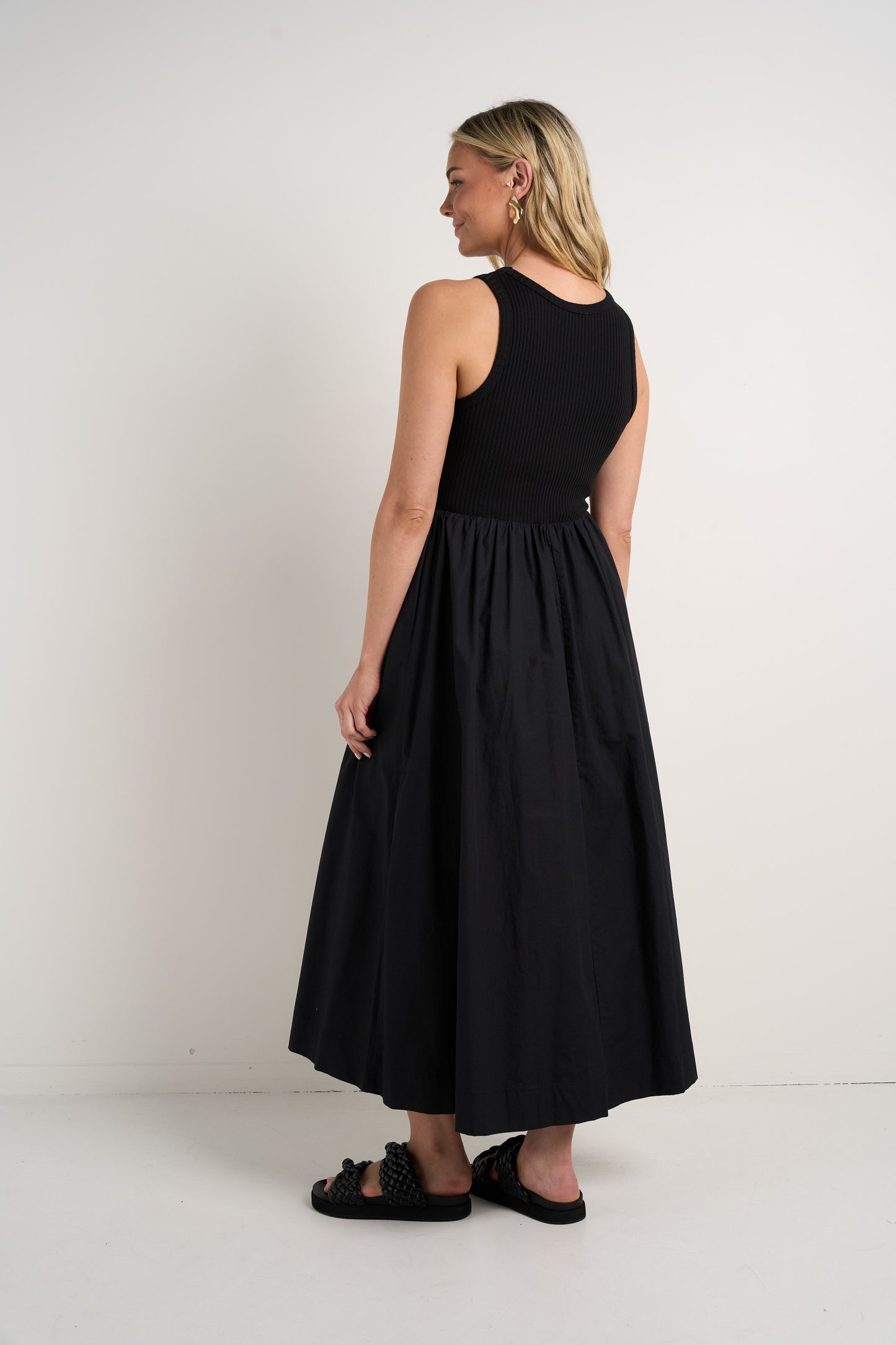 RE:UNION INDISPENSABLE CREW NECK CONTRAST MIDI DRESS - BLACK - THE VOGUE STORE