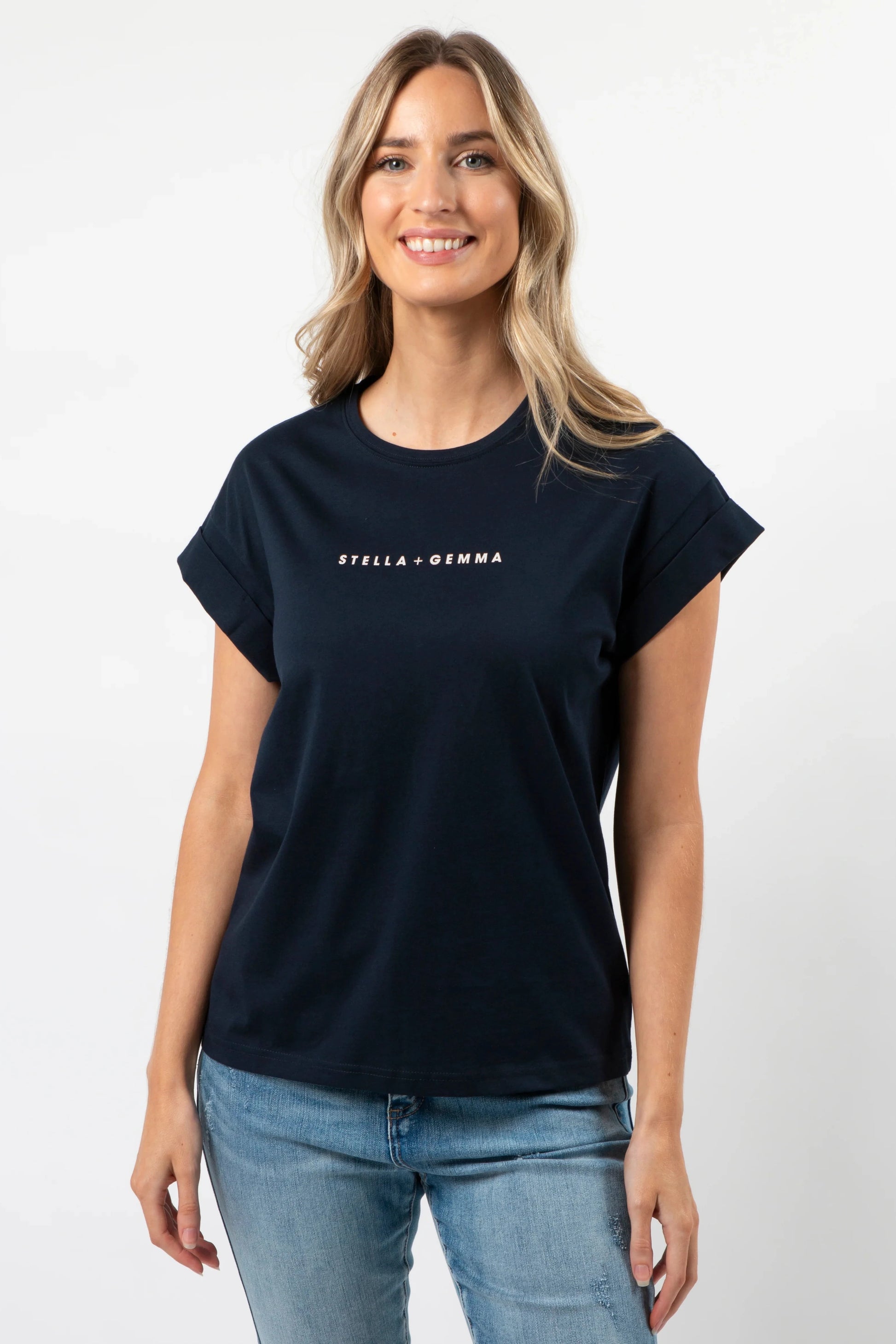 STELLA + GEMMA CUFF SLEEVE T-SHIRT - NAVY LOGO - THE VOGUE STORE