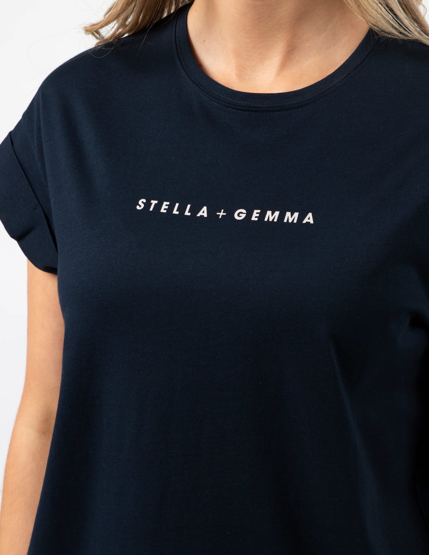 STELLA + GEMMA CUFF SLEEVE T-SHIRT - NAVY LOGO - THE VOGUE STORE