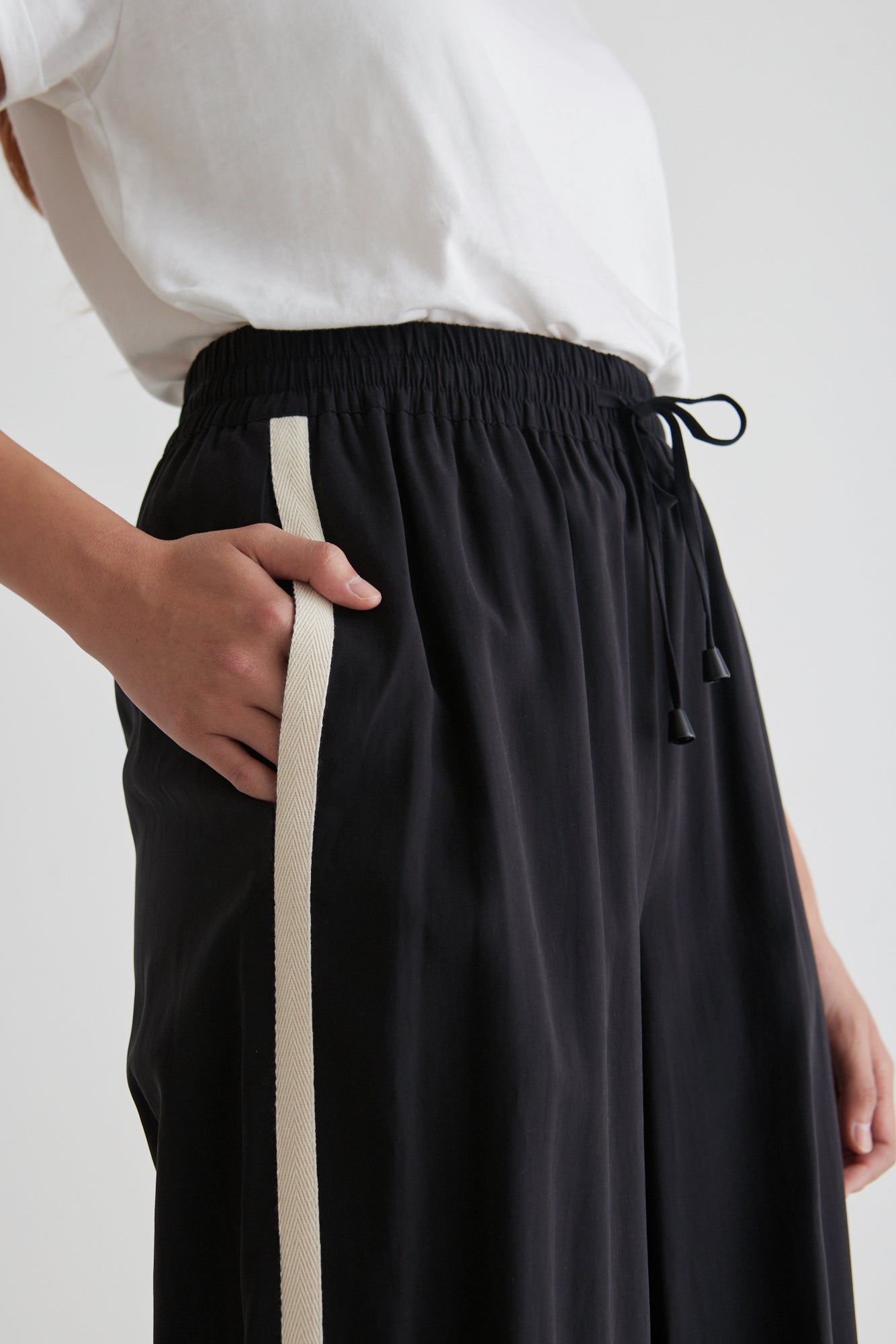 STORIES TO BE TOLD TOWNIE WIDE LEG PANT - BLACK - THE VOGUE STORE