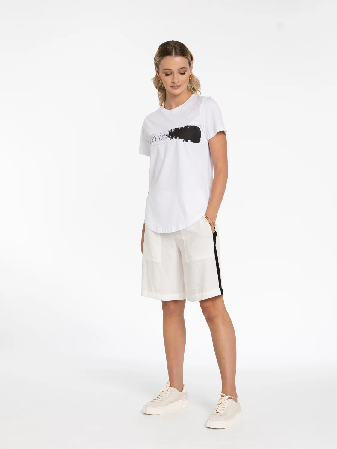 STYLE X LAB BRUSH STROKE TEE WHITE/BLACK PRINT - WHITE - THE VOGUE STORE