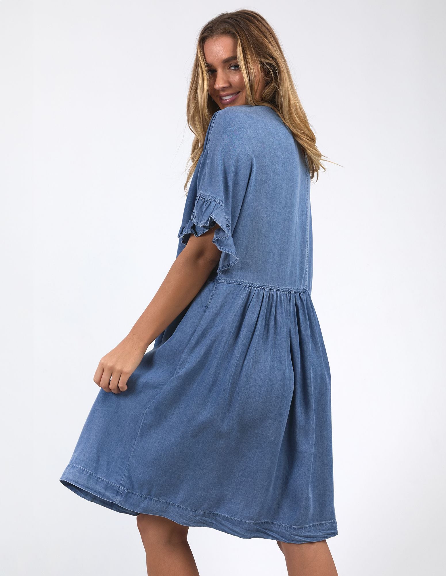 ELM CHARLIE CHAMBRAY DRESS - BLUE WASH - THE VOGUE STORE