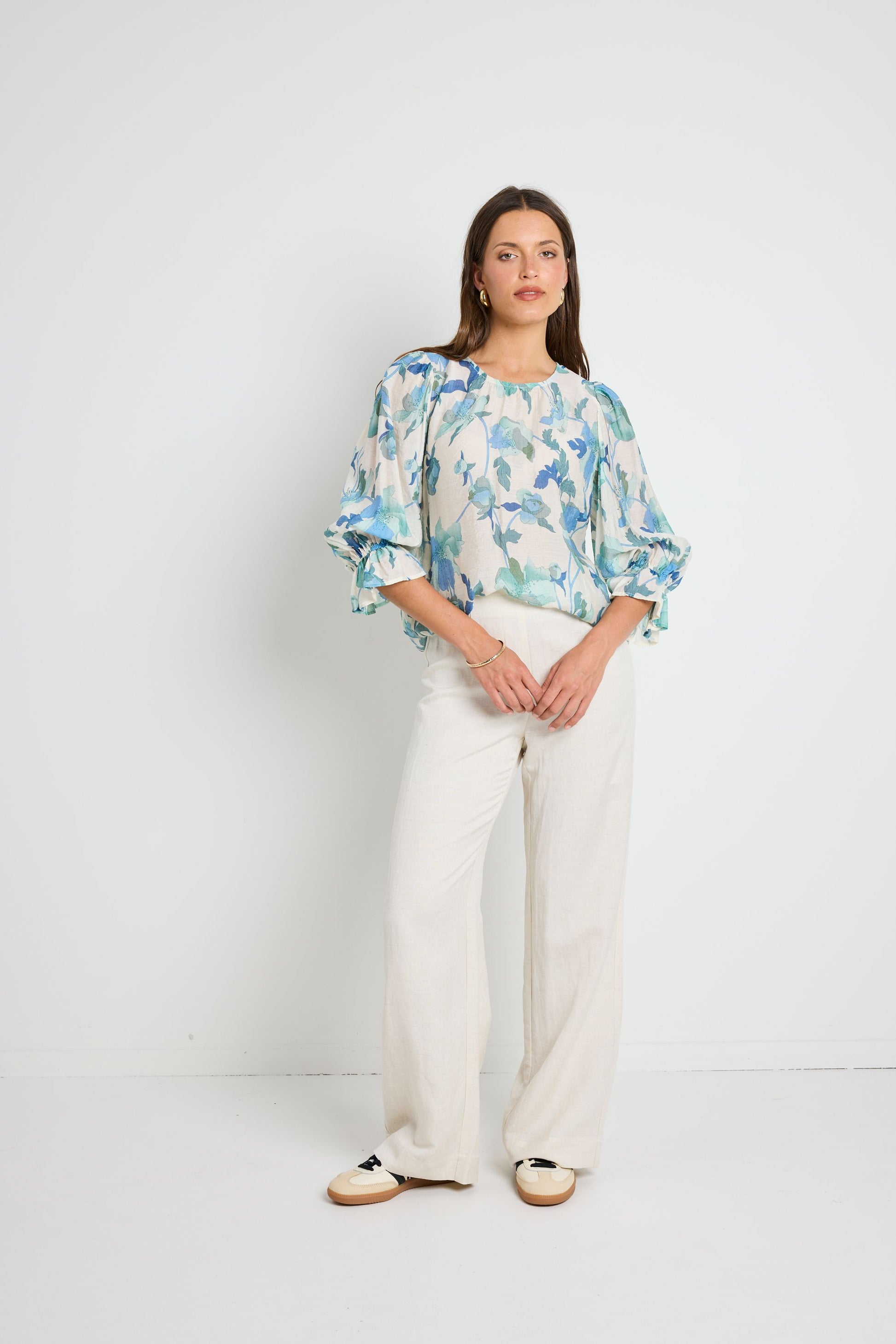 IVY + JACK CANDID BLUE CREAM FLORAL FRILL SLEEVE NECK SS TOP - THE VOGUE STORE